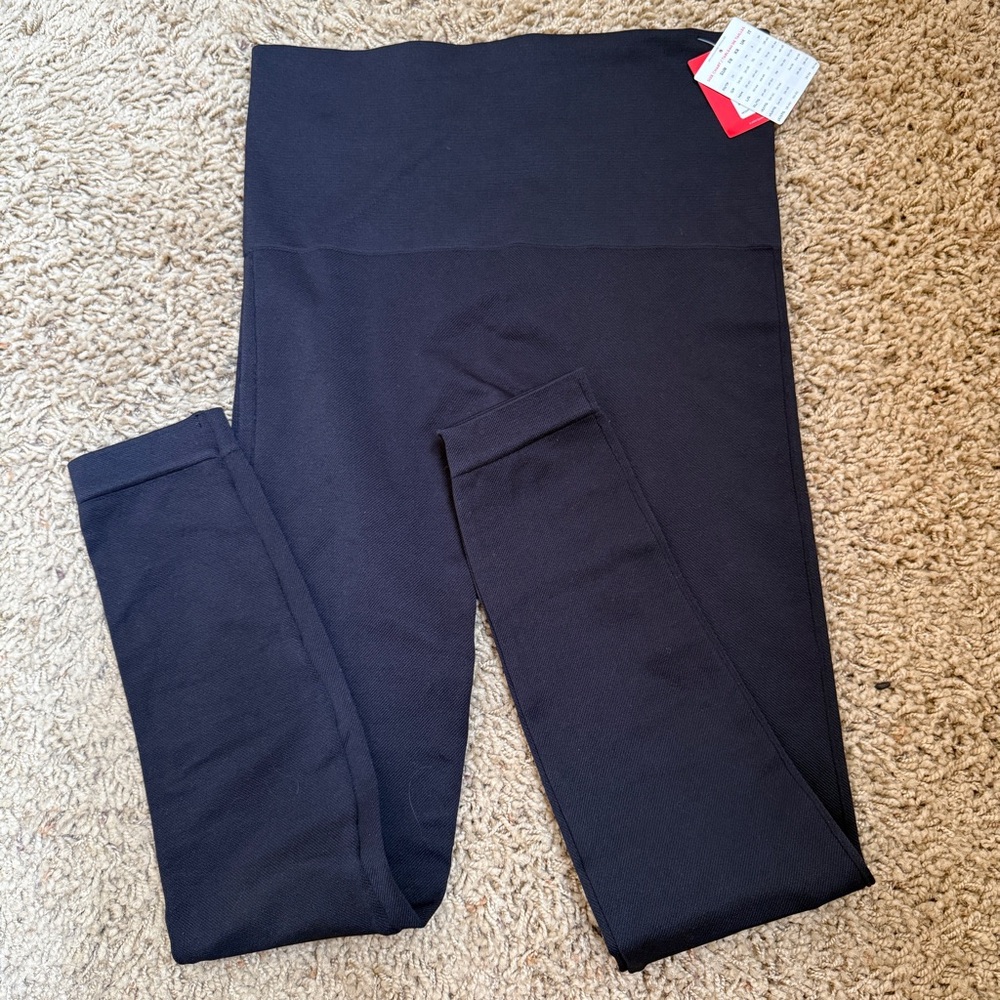 NWT SPANX Look At Me Now Seamless Leggings Black